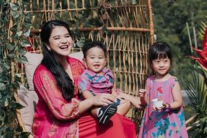 Tak pakai singlet, 9 pemotretan Al Nahyan dan Kahiyang ini bikin gemes maksimal