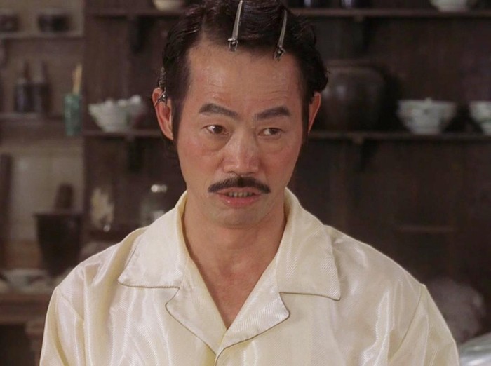 Potret terbaru suami kepala rusun di Kung fu Hustle ini bikin takjub, usia 70 tahun lincah bela diri
