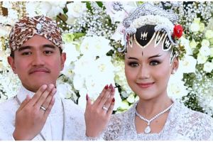 Pesan Jokowi ke Erina saat sungkeman, Jokowi: Sabar ya hadapin Kaesang