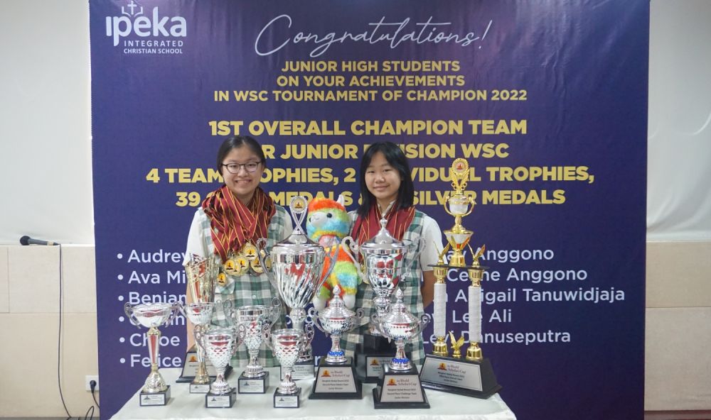 11 Pelajar SMP Ipeka Integrated Christian School sabet gelar juara World Scholar’s Cup 2022, keren
