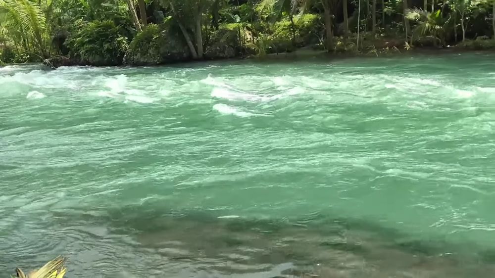 Bukan di Swiss, penampakan sungai jernih di Kebumen ini layaknya Sungai Aare