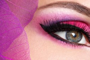 11 Rekomendasi eyeshadow stick harga mulai Rp 28 ribu, praktis dan miliki warna pigmented
