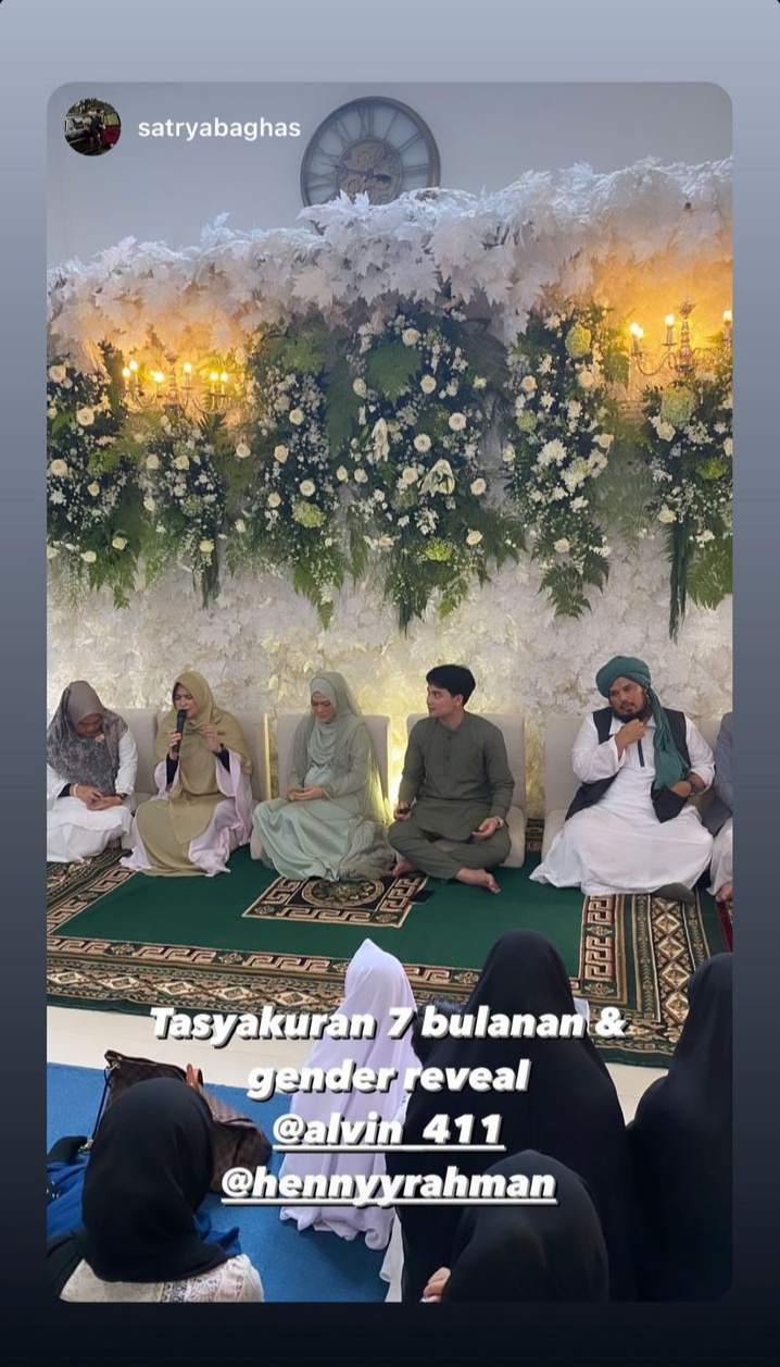 Umumkan jenis kelamin anak, intip 9 momen Alvin Faiz dan Henny Rahman gelar tasyakuran 7 bulanan