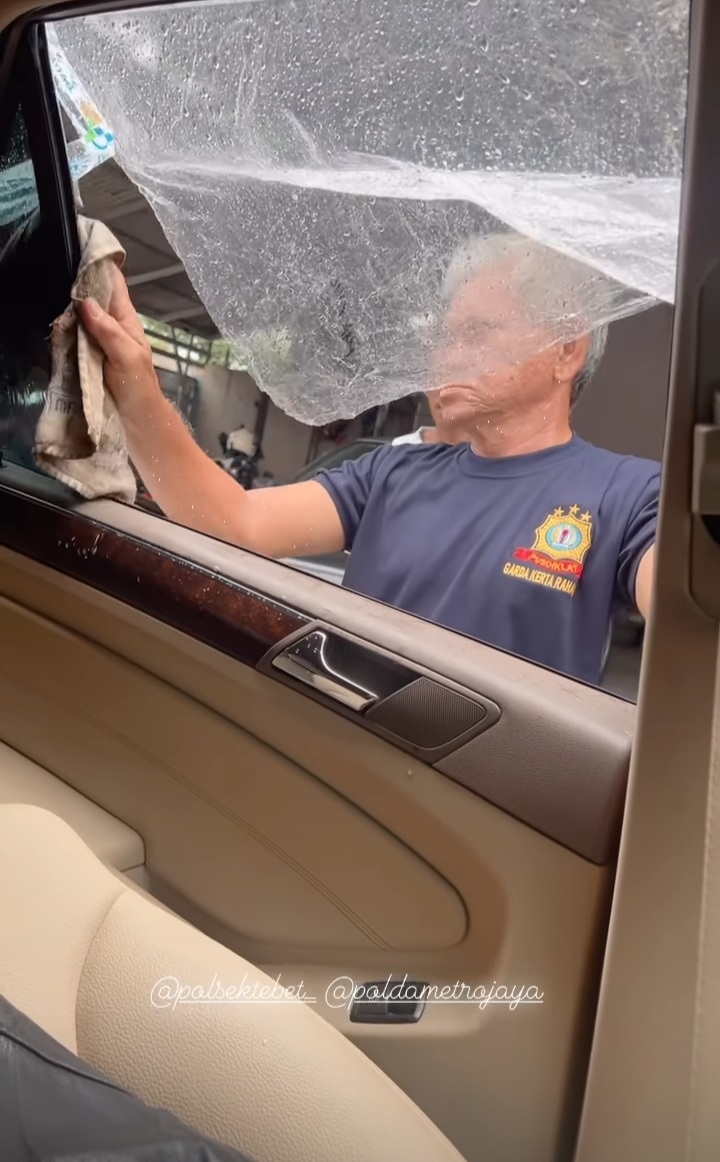 Kronologi tas mewah Barbie Kumalasari dirampok, kaca mobil dipecah maling