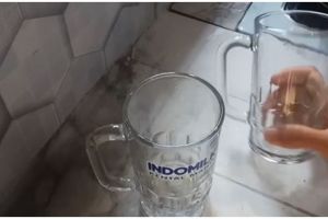 Cuma pakai air mengalir, ini trik mudah menghilangkan sablon di gelas kaca