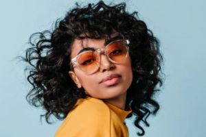 11 Rekomendasi kondisioner untuk rambut keriting di bawah Rp 250 ribu, bikin lembut dan antikusut