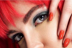 Trik bikin eyeshadow tanpa brush ini hasilnya bikin riasan mata jadi cantik