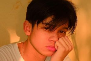 Ikuti jejak musik sang ayah, intip 11 potret terbaru Timur Zavier anak gitaris Andra and The BackBone