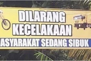13 Peringatan di tempat umum ini absurd banget, bikin melongo lihatnya