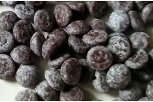 Jangan langsung dibuang, ini trik simpel mengolah cokelat berbintik putih