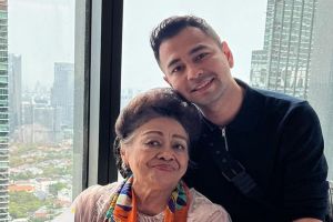 Dampingi sang nenek ke peristirahatan terakhir, ini 8 momen kebersamaan Raffi Ahmad dan Mami Popon