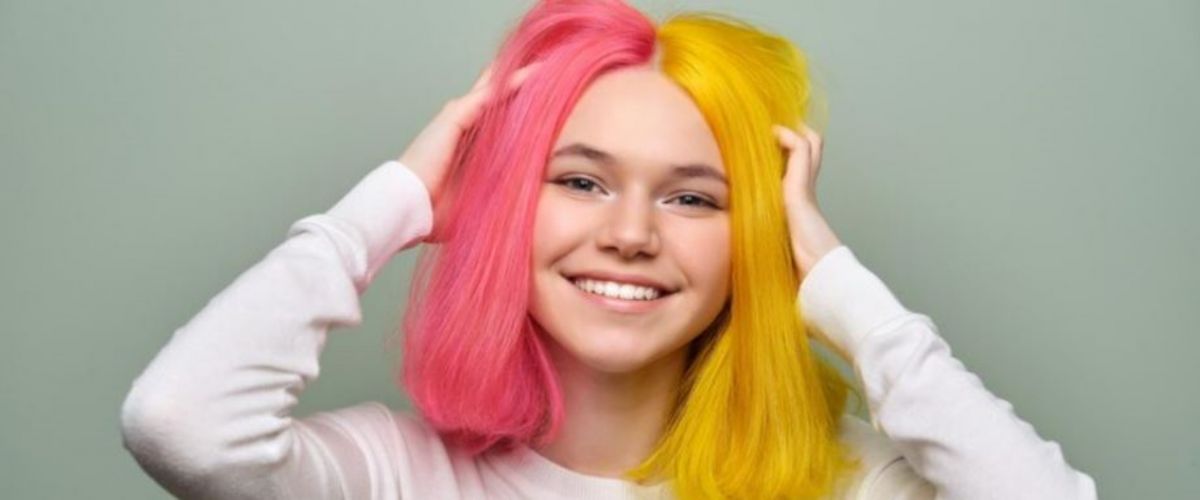 5 Cara mencuci rambut yang diwarnai agar tahan lama, gosok dengan