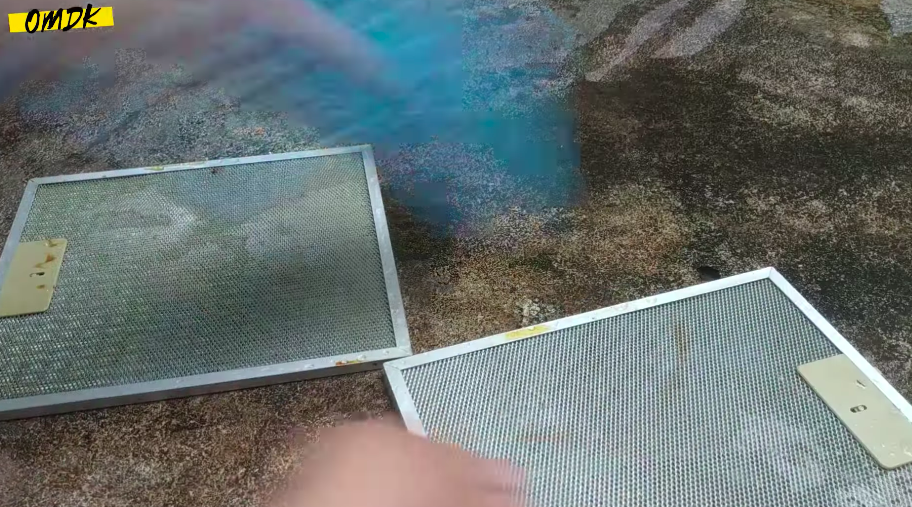 Cara mudah bersihkan cooker hood dan filternya agar terbebas dari noda minyak serta kotoran menempel