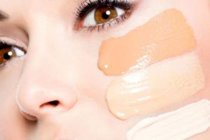 8 Tips mengatasi warna foundation yang tidak sesuai, campur dengan tinted moisturizer