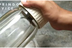 Mudah ditiru, ini trik melepas gelas blender yang macet