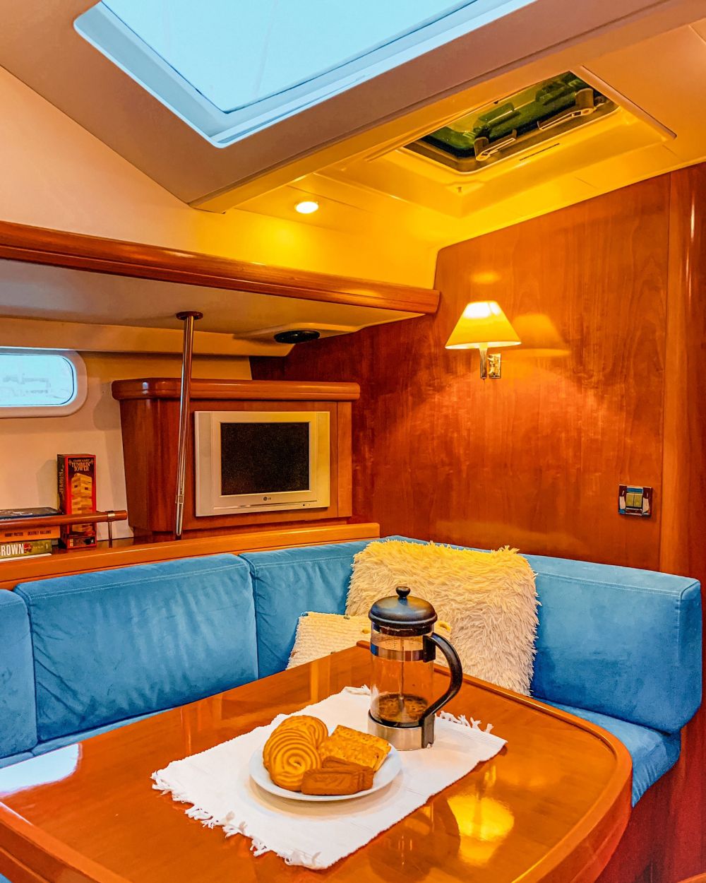 Perempuan ini cerita pengalaman tinggal di atas laut selama lima tahun, akui tetap bisa belanja online