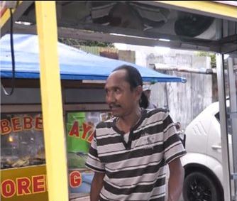 Tukang bubur kacang ijo ini jago banget bahasa Inggris dan Jepang, cara belajarnya bikin kagum