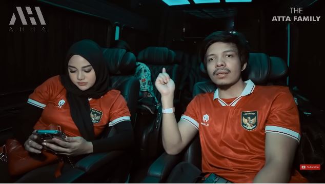 Ponsel Aurel Hermansyah hilang saat nonton Piala AFF 2022, Atta Halilintar buka sayembara