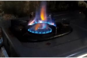 Tak perlu ke tukang servis, ini cara mengatasi kompor gas berbunyi saat dinyalakan