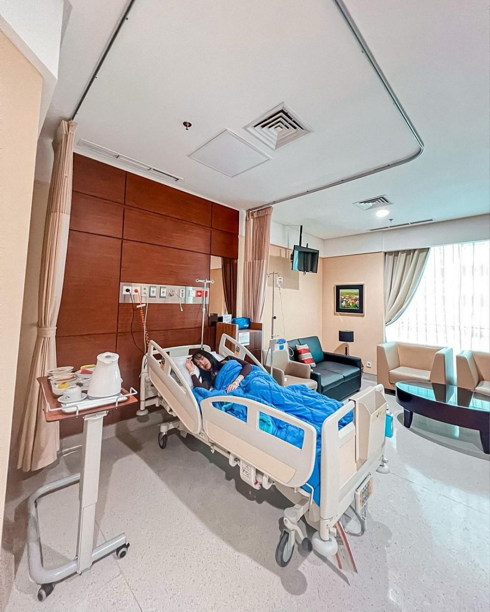 Gagal nonton konser Blackpink di Bangkok, Lucinta Luna dilarikan ke RS dan dirujuk pulang ke Indonesia