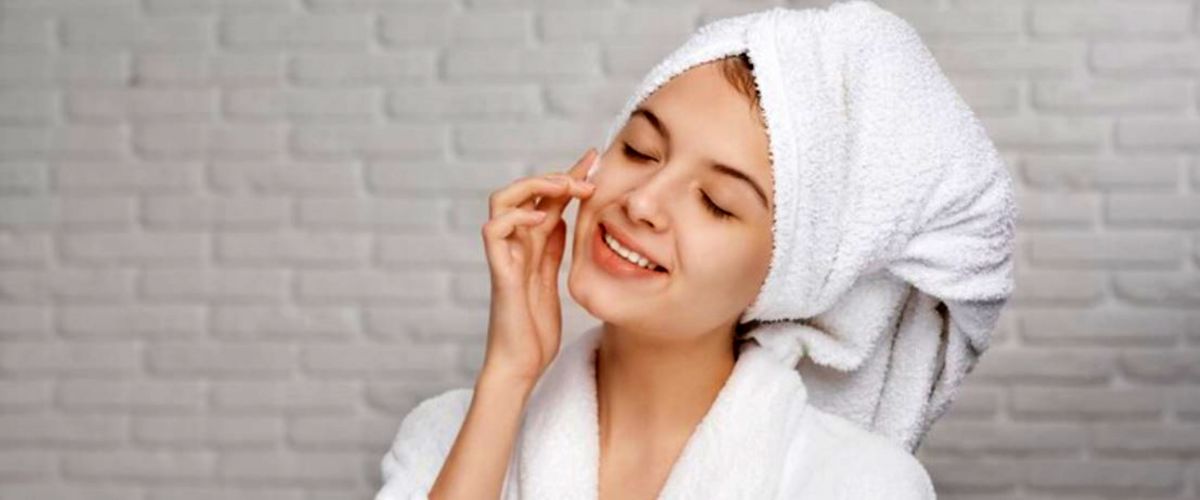 Jangan sembarangan, 7 cara pakai sleeping mask yang tepat ini hasilnya