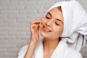 Jangan sembarangan, 7 cara pakai sleeping mask yang tepat ini hasilnya lebih efektif