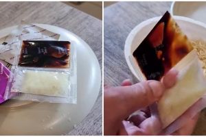 Trik jitu menuang bumbu mi instan sampai tak bersisa