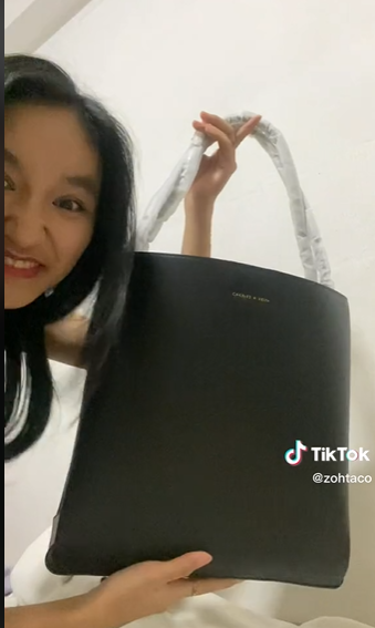 Remaja ini viral gegara unboxing tas seharga Rp 1 jutaan dianggap barang mewah, ini kisah lengkapnya