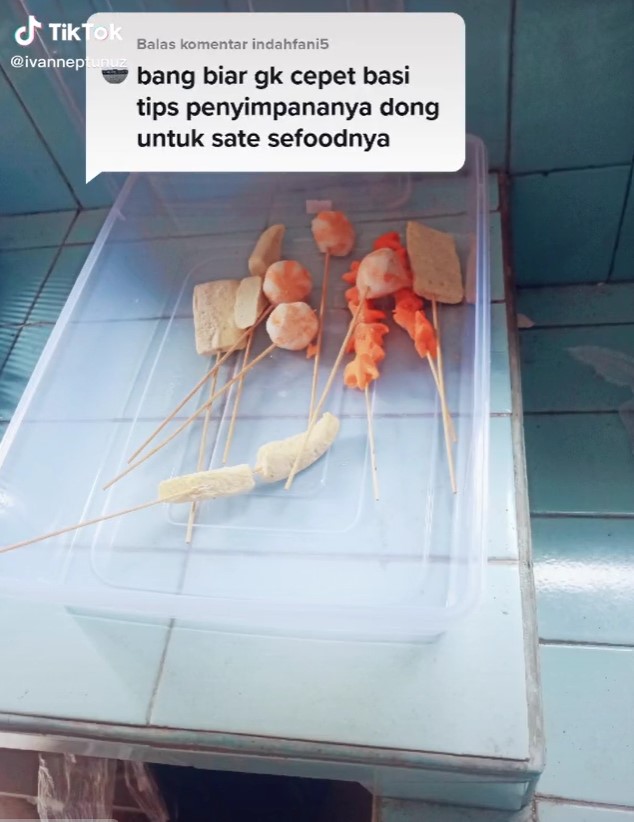 Trik mengurangi lendir pada sate seafood yang sudah dibuka, lebih aman dikonsumsi