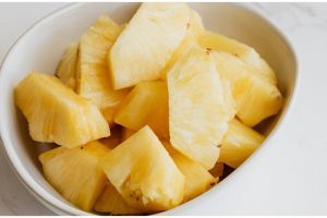Cara menyimpan buah nanas yang sudah dipotong agar tetap segar hingga 1 bulan