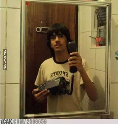 15 Pose unik orang selfie ini gayanya curi perhatian, idenya cenderung kocak