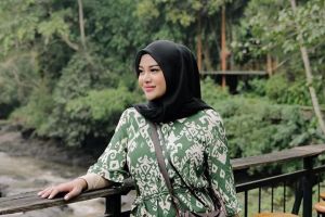 Tampil flawless saat hangout, intip 11 step daily makeup ala Aurel Hermansyah