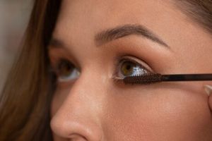 Jangan salah, begini trik menggunakan maskara dan eyeliner agar tidak masuk ke dalam mata