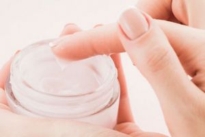 Mudah dibuat, ini cara membuat pelembap wajah sendiri di rumah tanpa perlu repot-repot beli