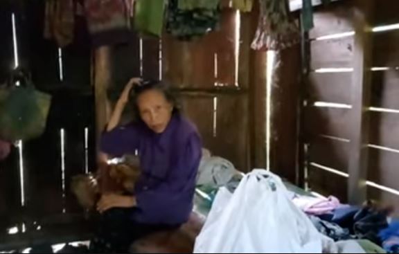 Hidup nestapa sebatang kara, nenek ini tinggal di gubuk pedalaman tanpa aliran listrik
