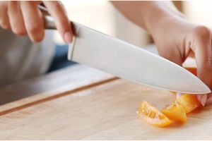 Trik mengasah pisau agar setajam silet, cuma pakai satu bahan