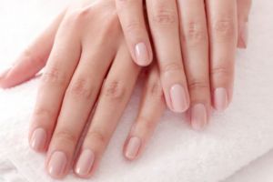 Hanya butuh 3 bahan, ini cara mengatasi kuku kusam agar kembali berkilau dan pink alami