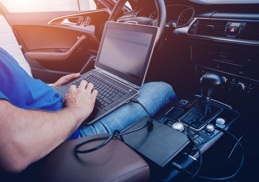 5 Gadget penyelamat saat terpaksa meeting online darurat di mobil ala ahlinya Digital Nomad