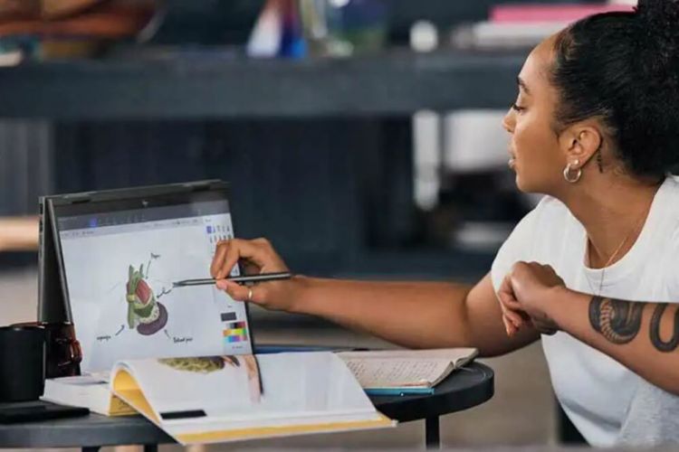 Laptop 2 in 1 HP Envy x360 ew0007TX rilis dengan Intel gen 12, ini spesifikasi lengkap dan harganya