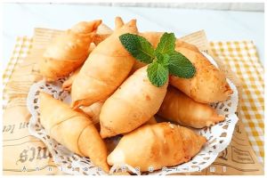Trik bikin adonan pisang molen agar teksturnya renyah dan tak keras, simpel tanpa alat penggiling