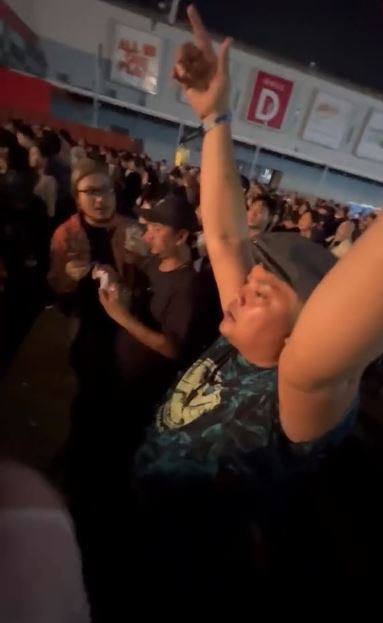 Pria ini jadi sorotan bisa tebak urutan lagu di konser Sheila On 7, ternyata begini fakta di baliknya