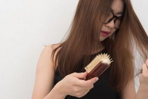 Tak perlu khawatir, begini 5 trik merawat rambut lepek agar kembali segar