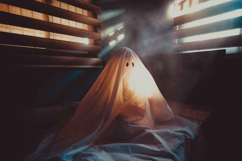 15 Arti mimpi tentang hantu, apakah selalu membawa pertanda buruk?