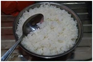Bukan ditambahkan air, ini cara praktis mengolah nasi sisa agar bisa dikonsumsi lagi