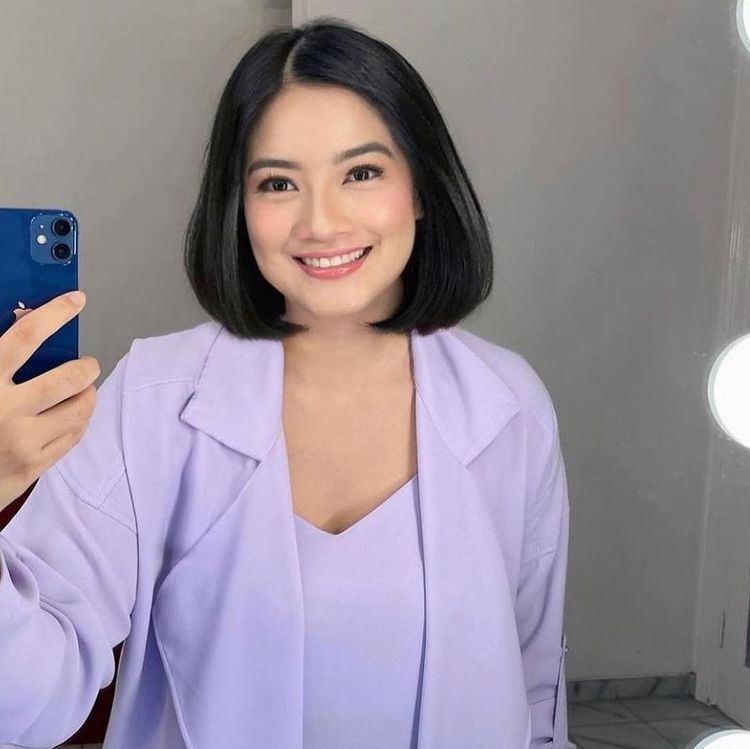 Puluhan tahun konsisten rambut panjang, penampilan terbaru Titi Kamal ini bikin terpana