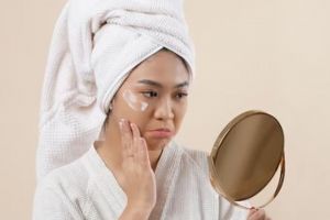 Tak bikin riasan mengkilap, begini 7 cara menggunakan cushion untuk kulit berminyak