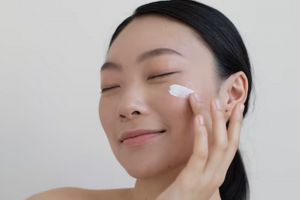 Tak bikin kulit jadi lengket, ini 7 cara menggunakan sunscreen untuk kulit berminyak