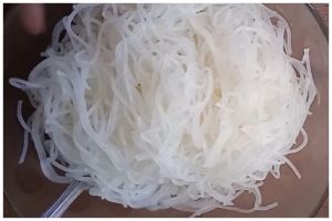 Trik cepat merendam bihun, tekstur kenyalnya pas dan merata dalam hitungan menit