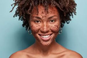 7 Urutan skincare basic untuk kulit berminyak, jangan lupakan moisturizer