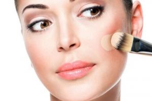 Cuma pakai 1 produk makeup, begini cara membuat BB cream agar glowing dan cerah